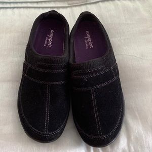 Easy spirit slip on black size 9 only wore few times
